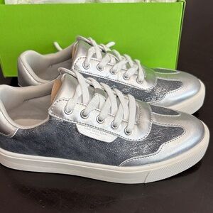 Sam Edelman Kids Metallic Silver Sneakers